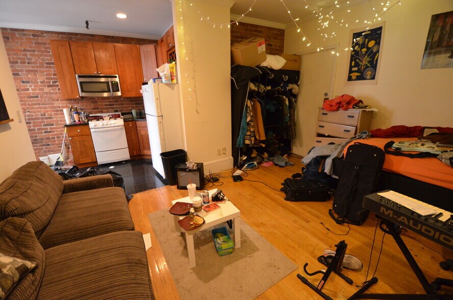 Building Photo - 407 Marlborough St