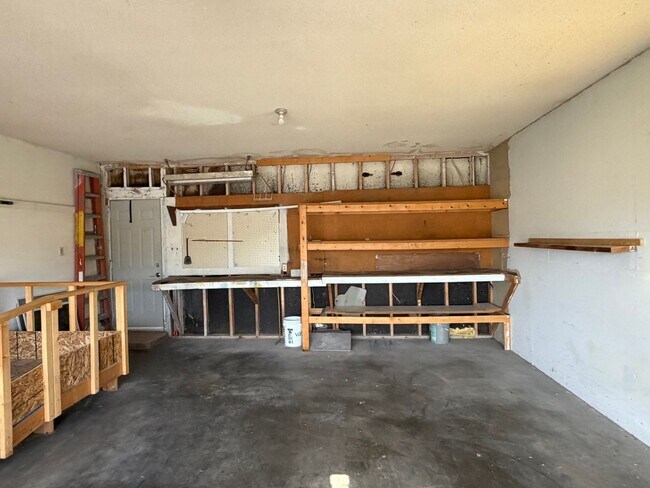 Building Photo - 2636 Hickory Dr