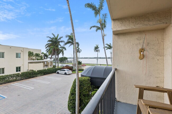 Building Photo - 1801 N Flagler Dr