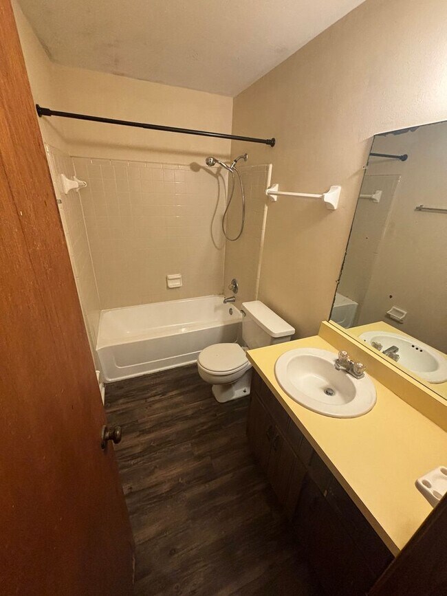 Building Photo - Charming 1 Bedroom 1 Bathroom with a loft!