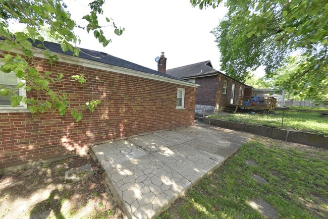 Building Photo - 1275 N Florissant Rd