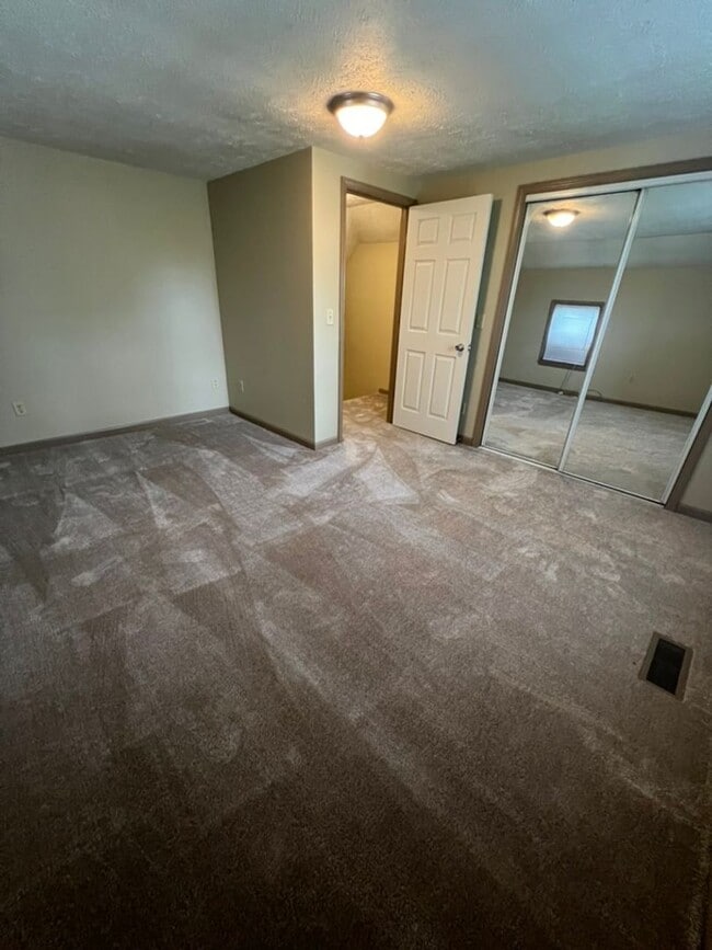 Building Photo - Charming 3 bedroom - 2 bath house in Normal