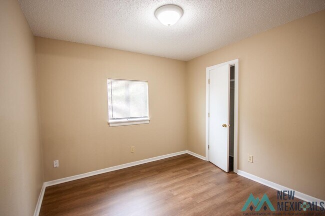 Building Photo - 1704 Laura Ln