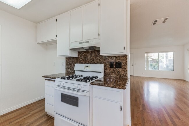 Building Photo - 74624 Driftwood Dr