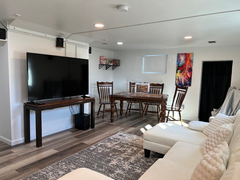 Building Photo - 2696 S Melbourne St