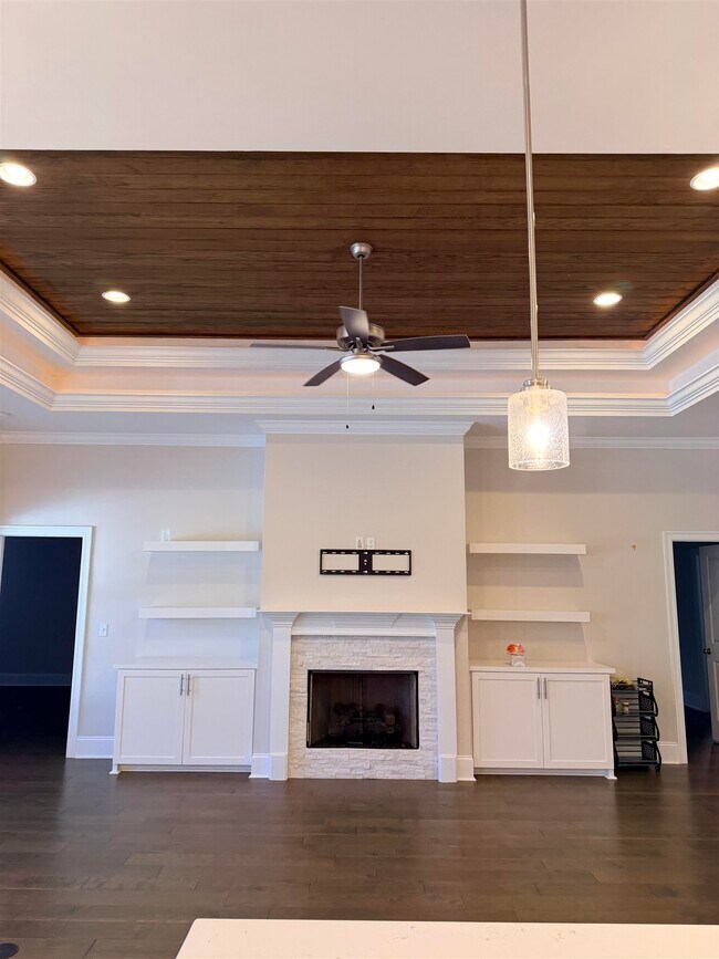 Building Photo - 5742 Vlg Rdg Ln