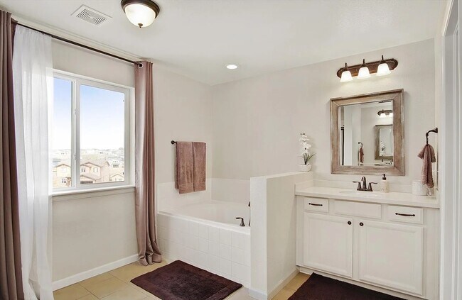 Building Photo - 912 McMurdo Cir