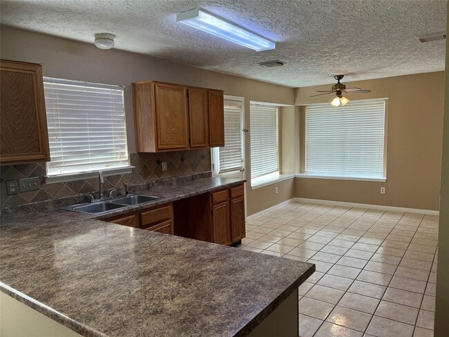 Building Photo - 13967 Dentwood Dr