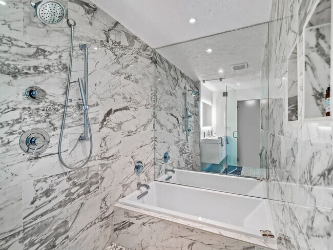 Building Photo - 1811 Breezewood Dr