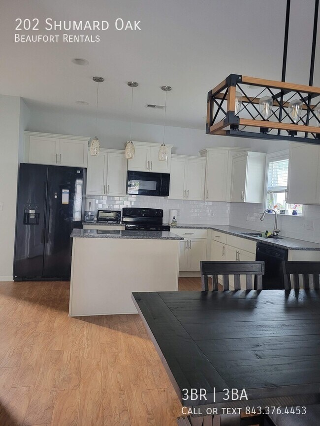 Building Photo - 202 Shumard Oak