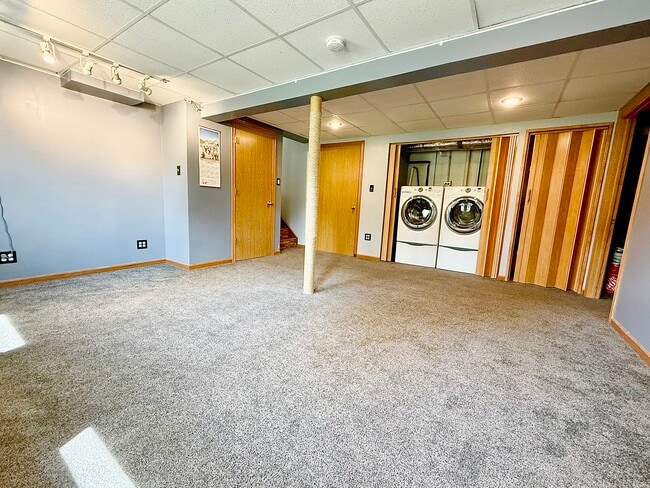 Building Photo - 1176 Westport Ridge
