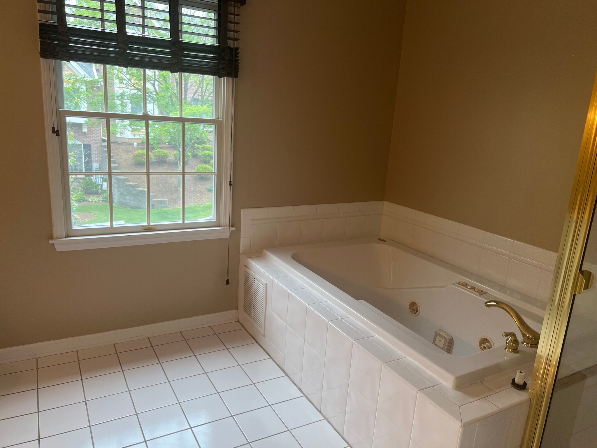 Building Photo - 75 Spring Hill Cir