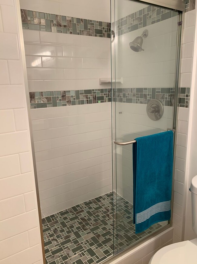 Building Photo - Fully Furnished. Updated. Waikiki (No parking)