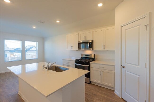 Building Photo - 223 Las Lomas Dr