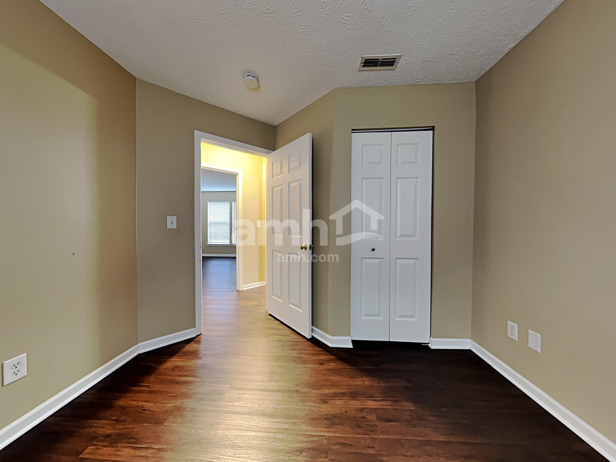 Building Photo - 581 Indian Lake Dr