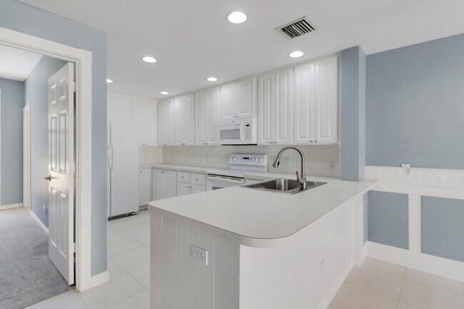 Building Photo - 28721 Alessandria Cir