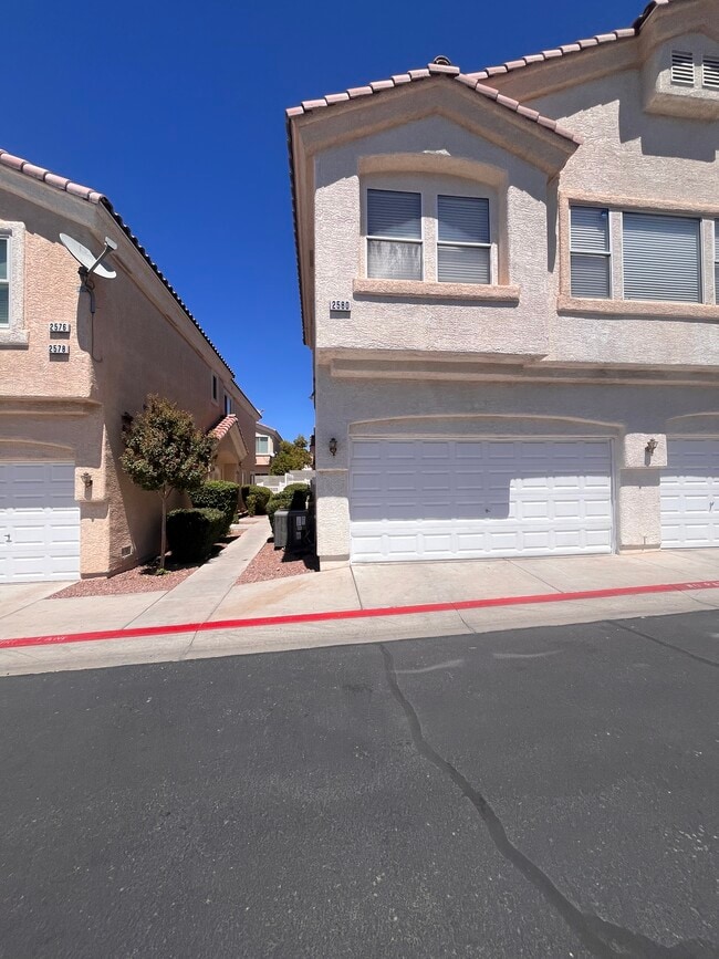 Building Photo - 2580 Lazy Saddle Dr