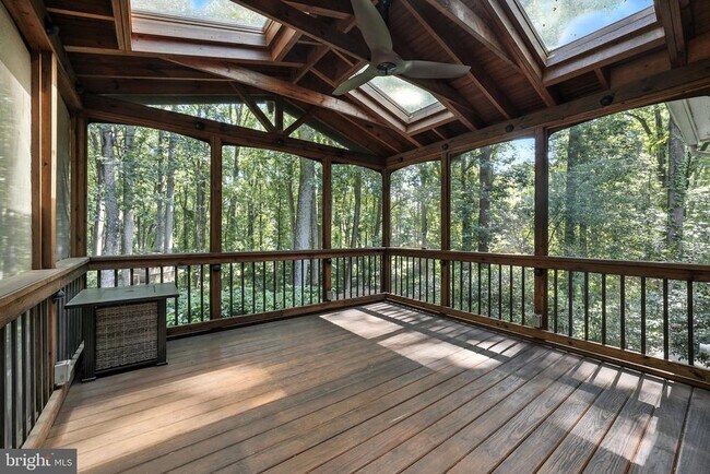 Building Photo - 10198 Cedar Pond Dr