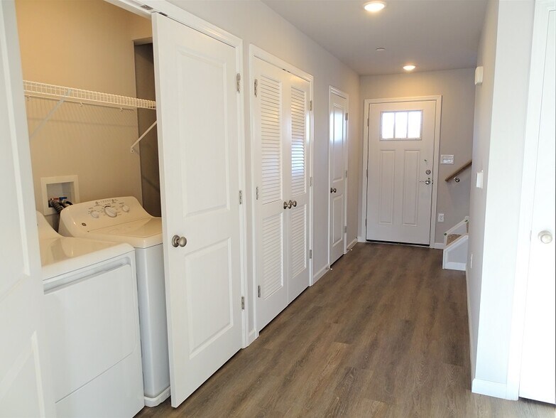 Building Photo - 19 Cobblestone Ct