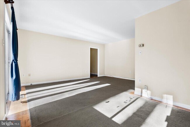 Building Photo - 10631 Weymouth St