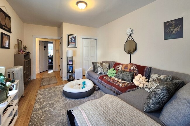 Building Photo - 4422 N St Louis Ave