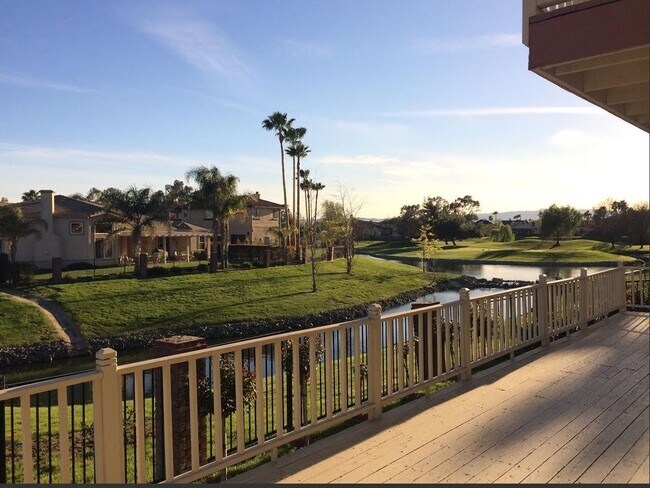 Building Photo - 5650 Edgeview Dr