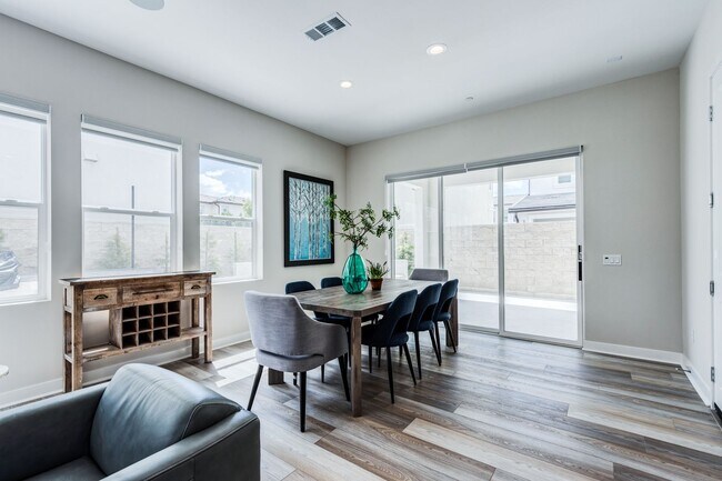 Building Photo - Incredible Fully Furnished New Home In Lak...