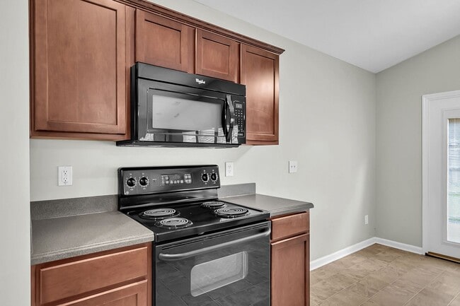 Building Photo - Charming 3-Bedroom, 2-Bath Home available ...