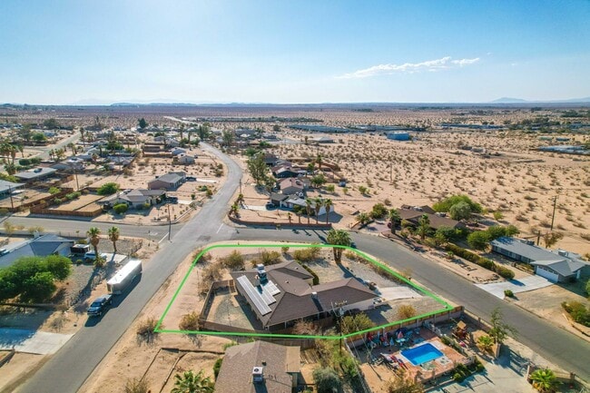 Building Photo - Must See 4 bedroom 2 bath Home