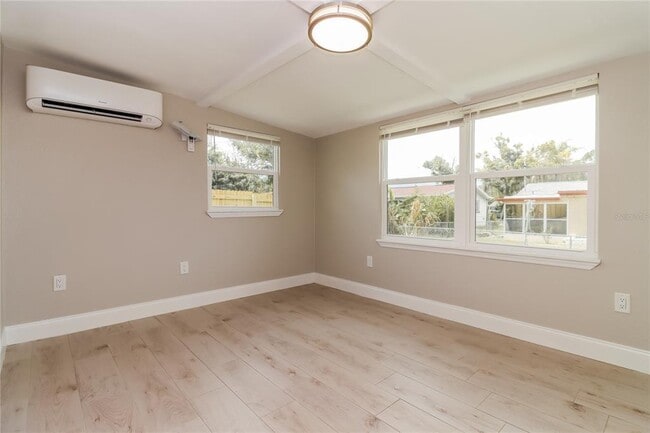 Building Photo - 4151 Ridgefield Ave