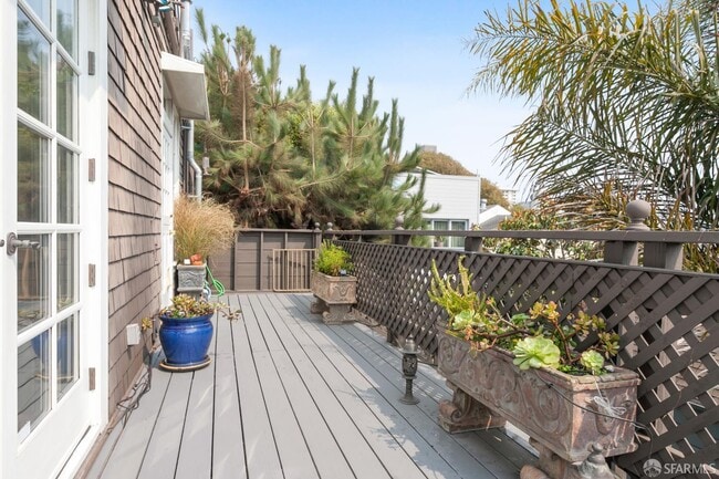 Building Photo - 2109 Bush St