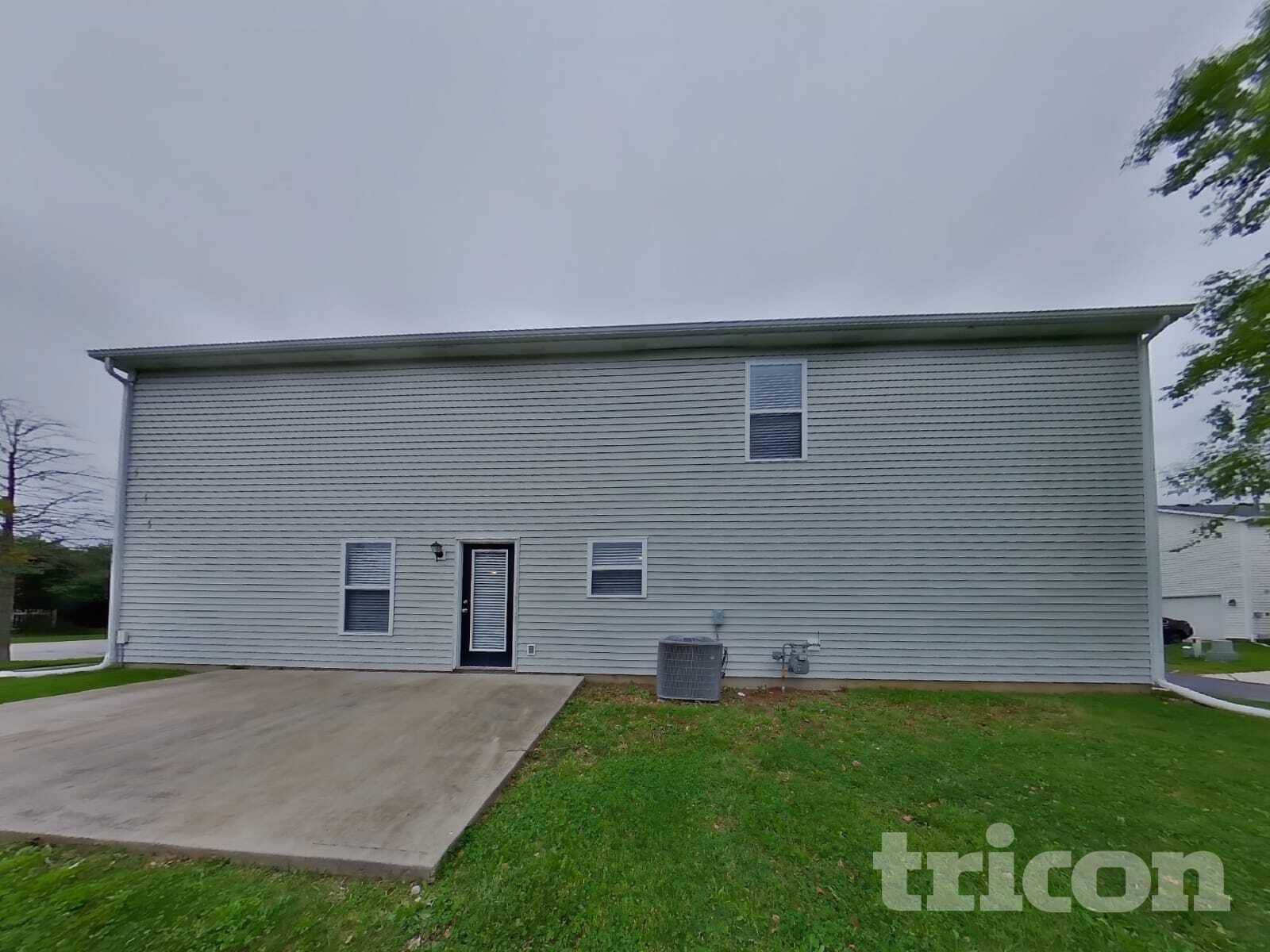 Building Photo - 10152 Golden Dr