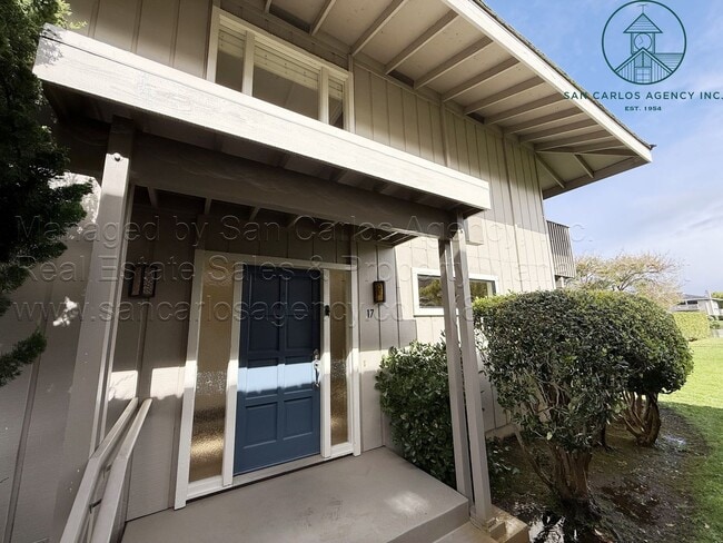 Building Photo - Newly Updated Two Bedroom Arroyo Carmel Townhouse