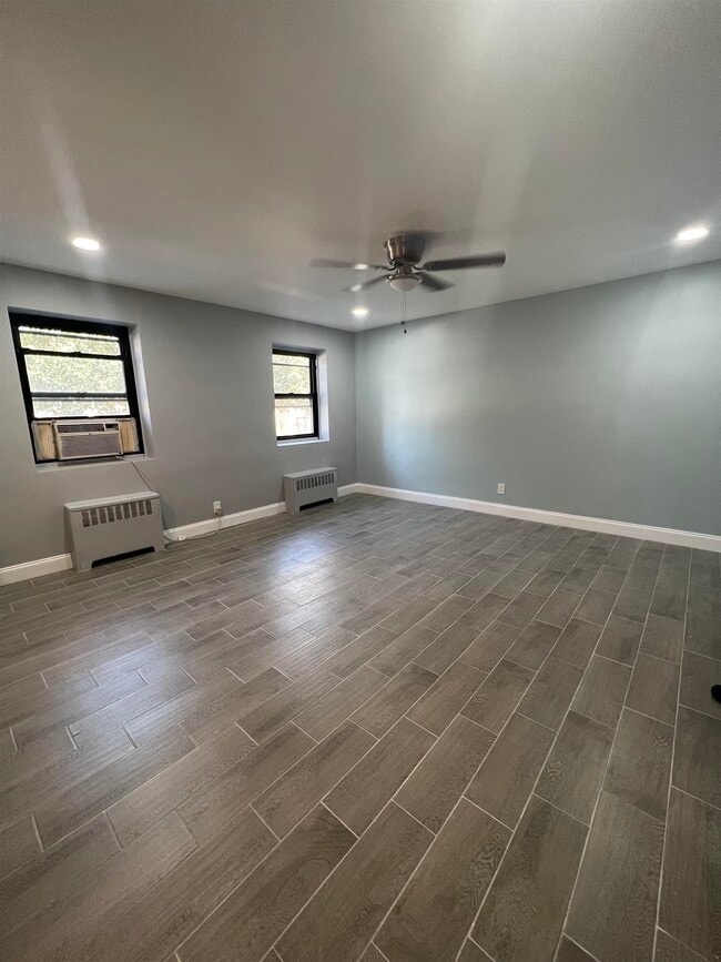 Building Photo - 165 Vroom St