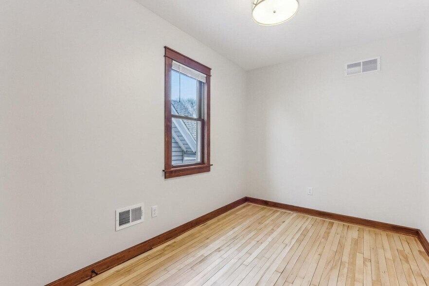 Bedroom 3 - 351A E Deer Pl