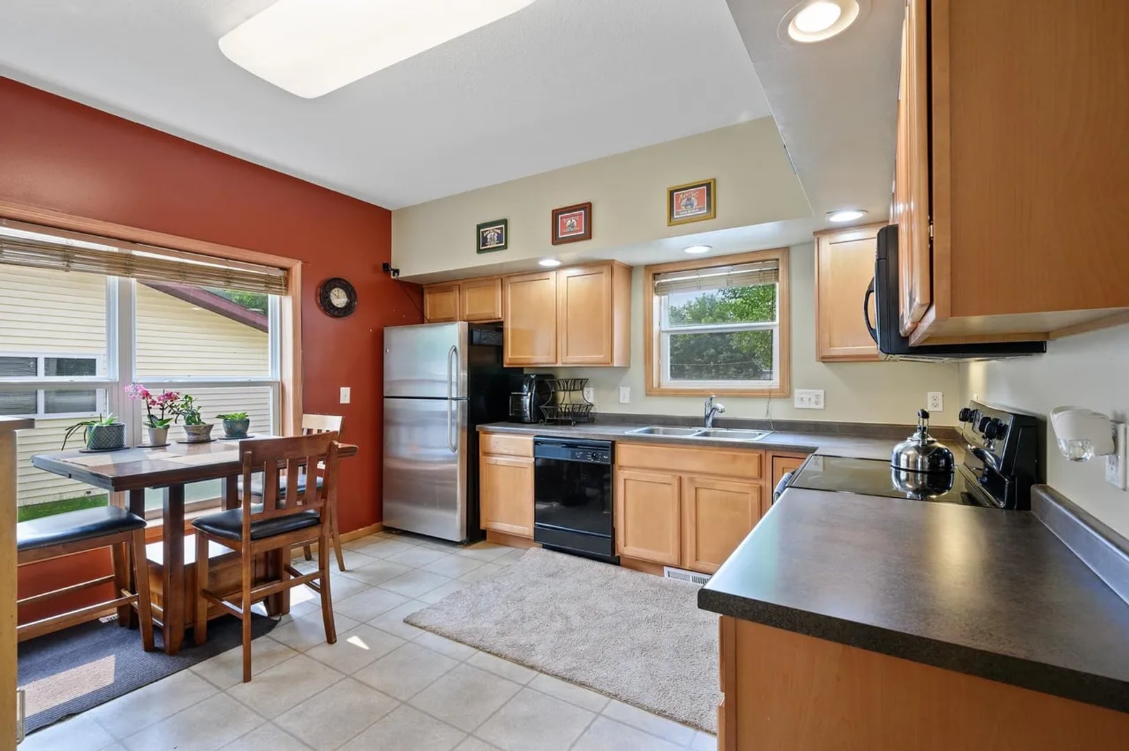 Building Photo - 1600 N Thomas Ave