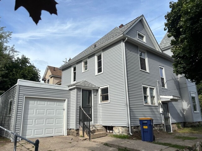 Building Photo - Spacious Four Bedroom Home Full of Character!