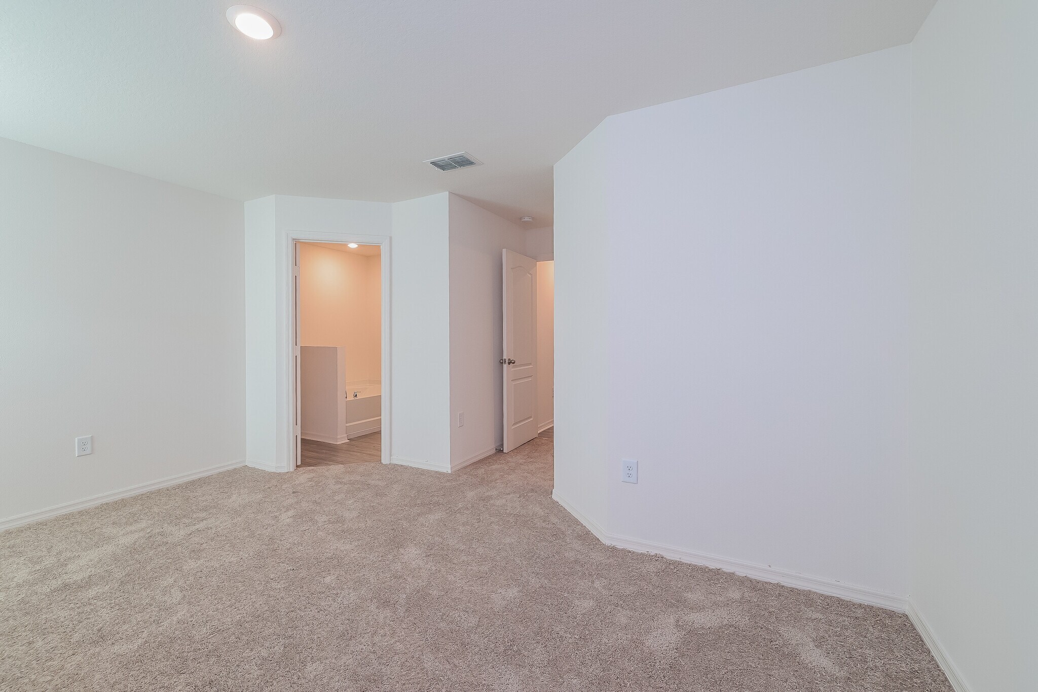 Building Photo - 1631 Swan Lake Cir