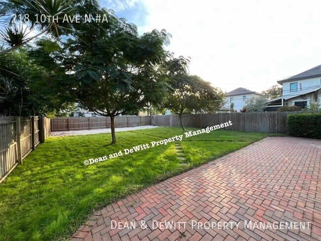 Building Photo - 218 10th Ave N