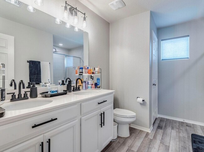 Building Photo - 624 Pepperbark Loop