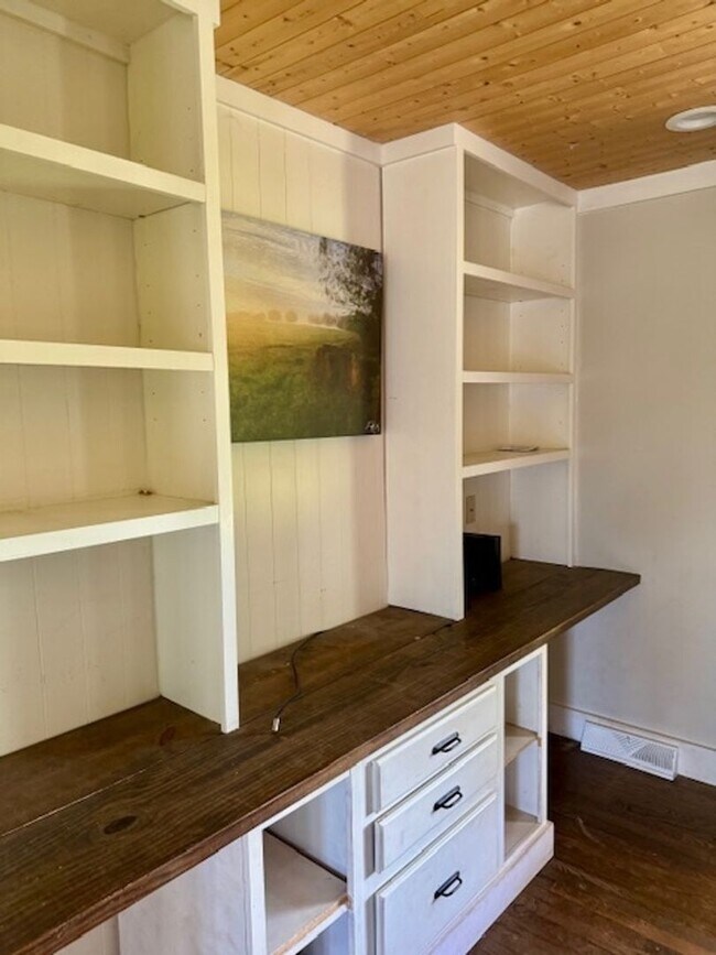 Building Photo - Charming 3BR House in Madisonville