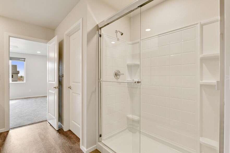 Master Bath - 2726 Barnstormer St