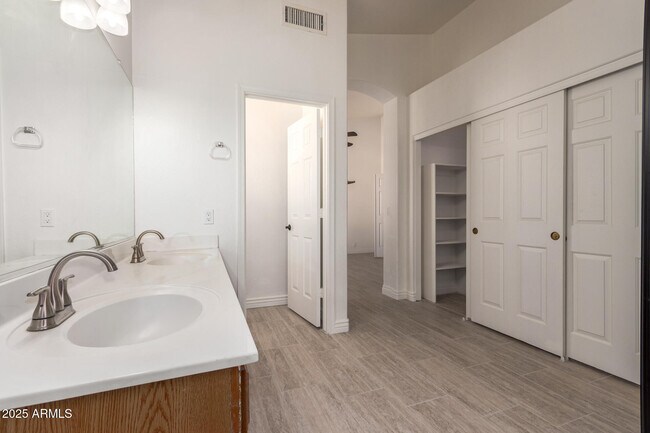 Building Photo - 6092 W Dublin Ln