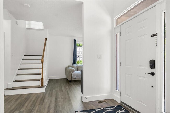 Building Photo - 717 Lantern Pl