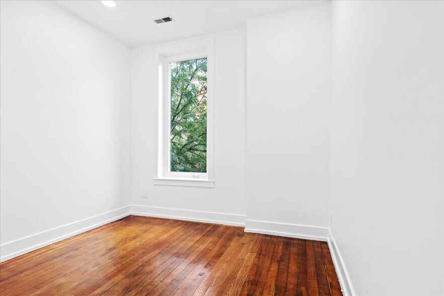 Building Photo - 1904 S Loomis St