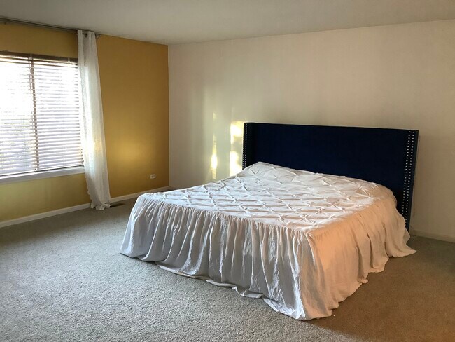 Building Photo - 2956 Aberdeen Dr