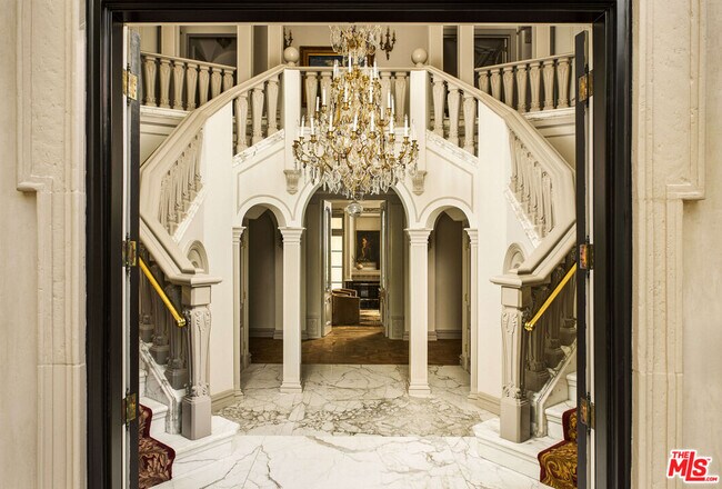 Building Photo - 628 N Rodeo Dr