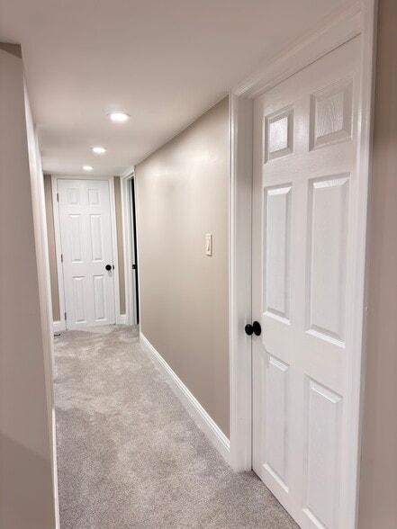 Building Photo - 8361 Circle Dr