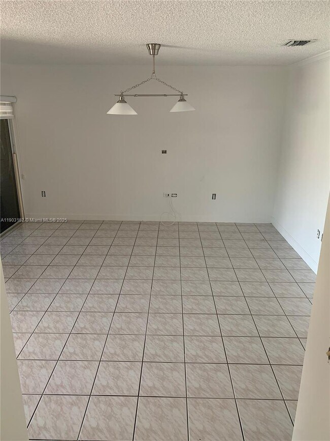 Building Photo - 985 NW 132nd Ct