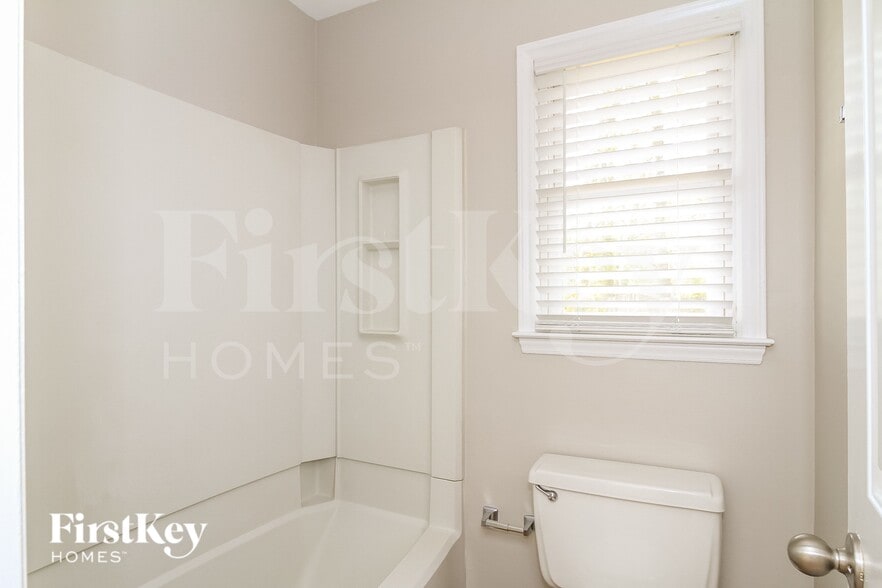 Building Photo - 324 Century Blvd